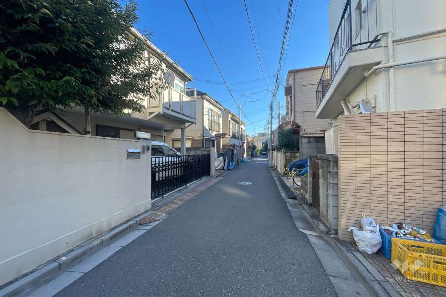敷地北側の前面道路