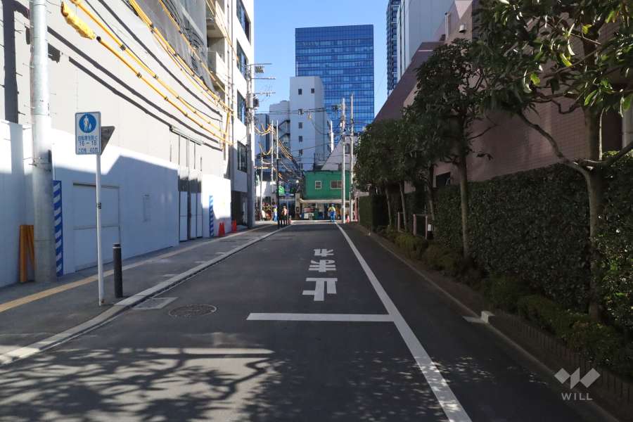 敷地北側の前面道路