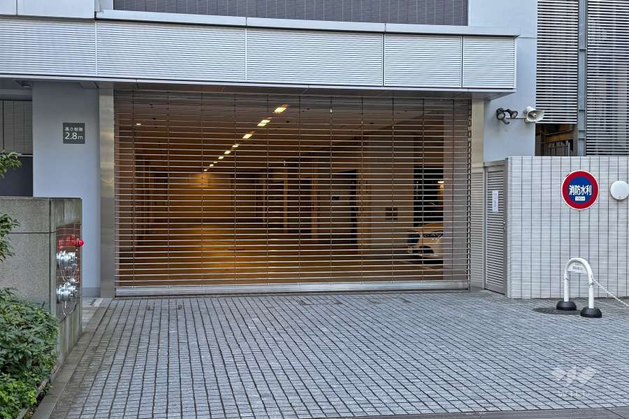 駐車場出入口（リングシャッター付き）