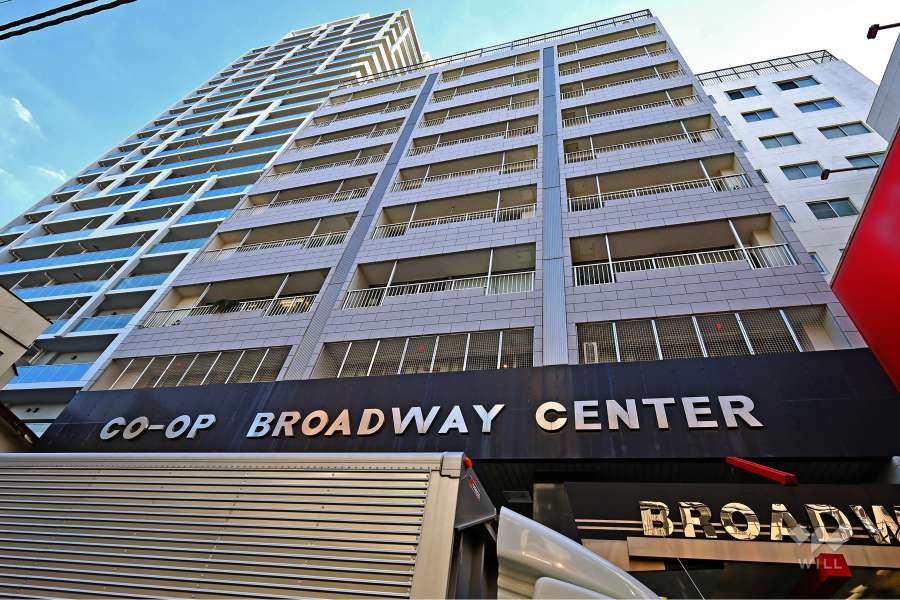 ブロードウェイの外観（北西側から）