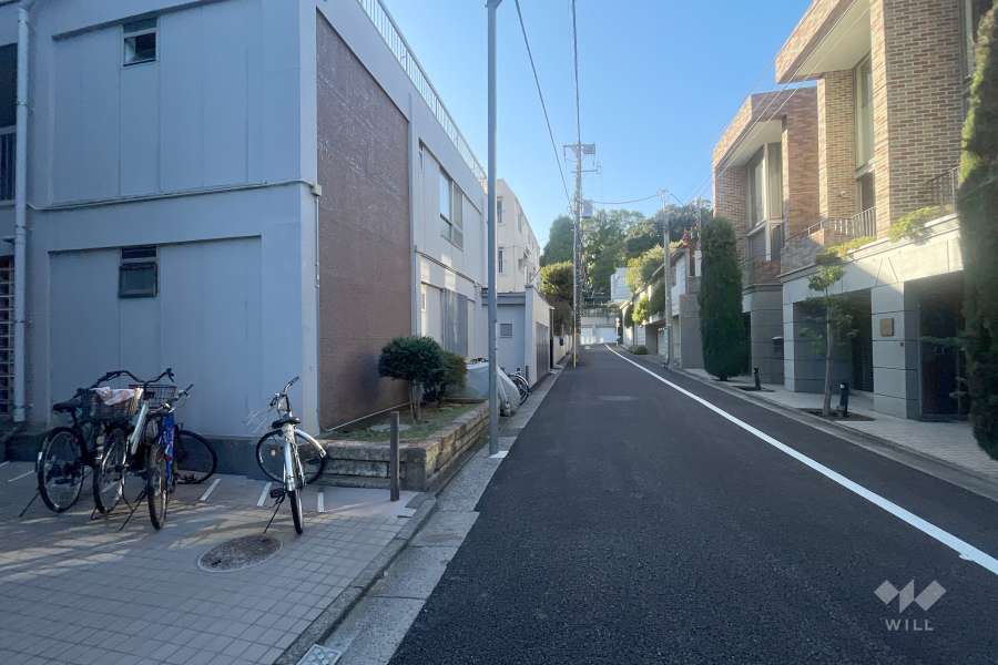 敷地北側の前面道路