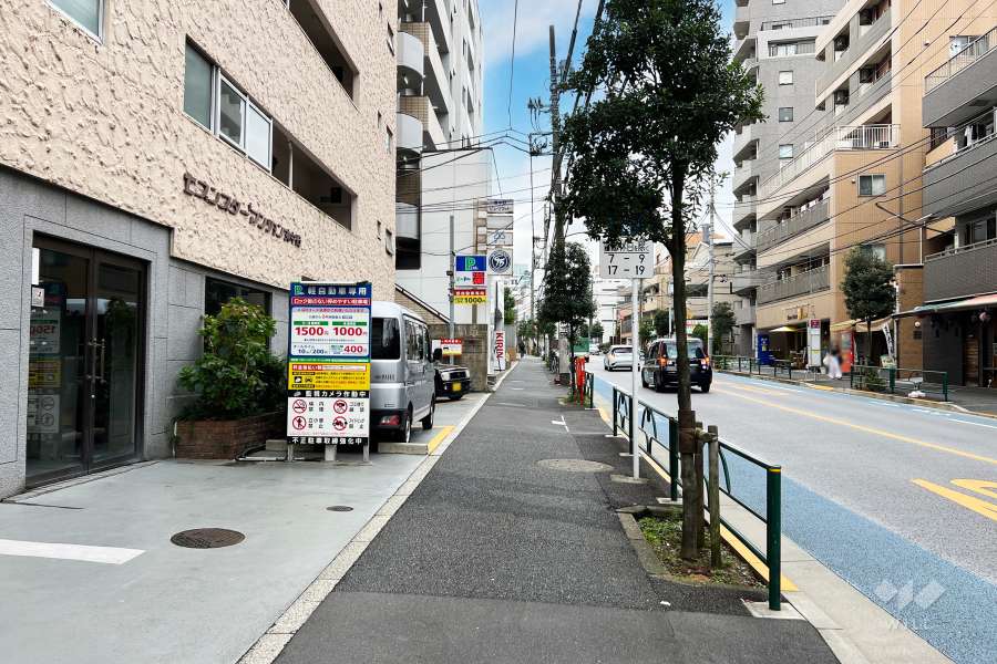 敷地北側の前面道路