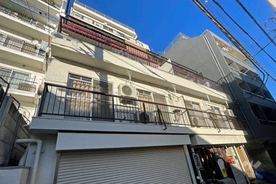 東中野第二コーポの外観（南西側から）