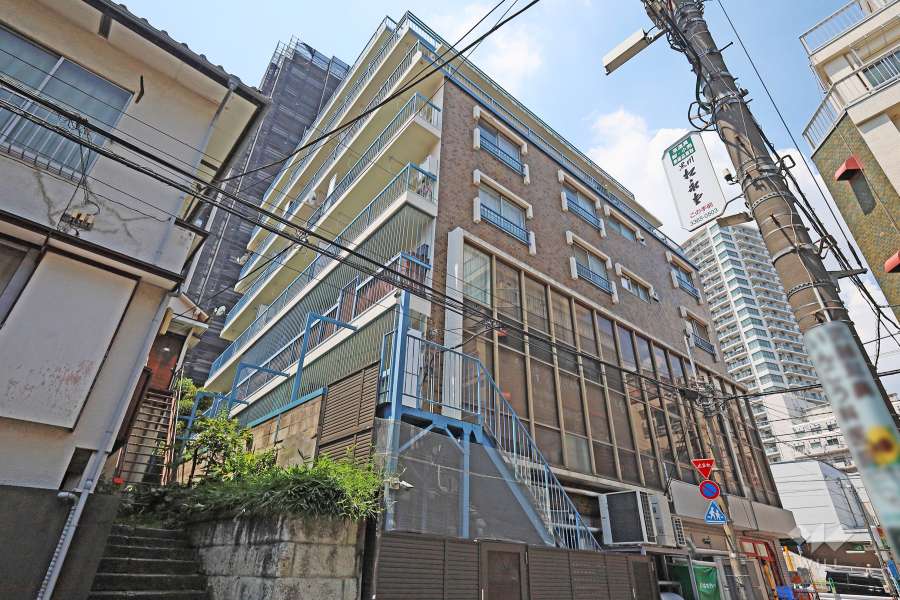 東中野コーポの外観（南東側から）