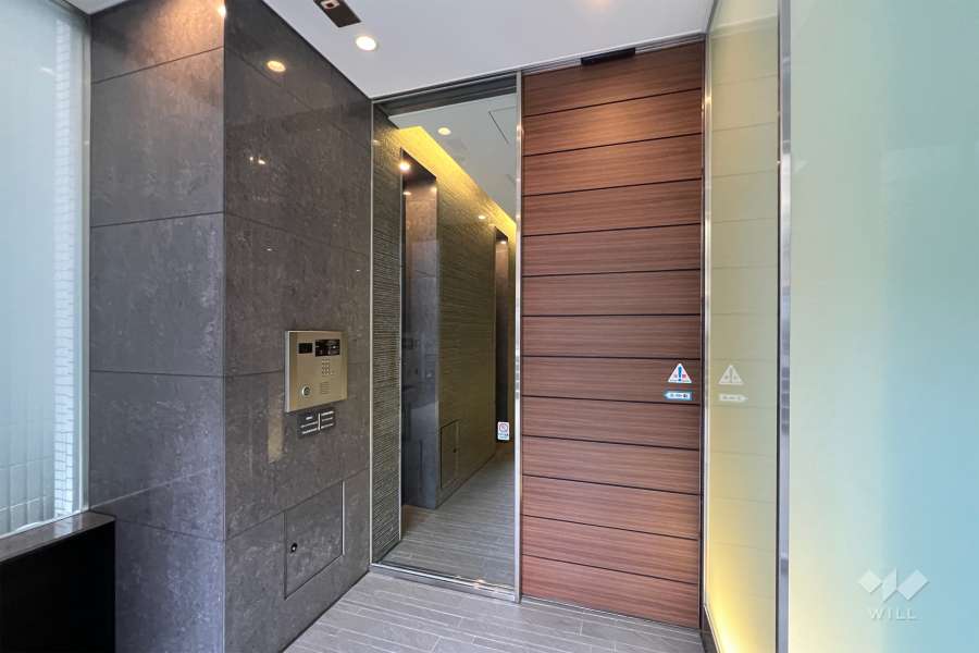 エントランスはオートロック付きです。