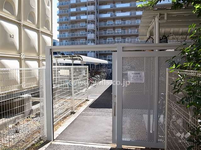 駐輪場入り口