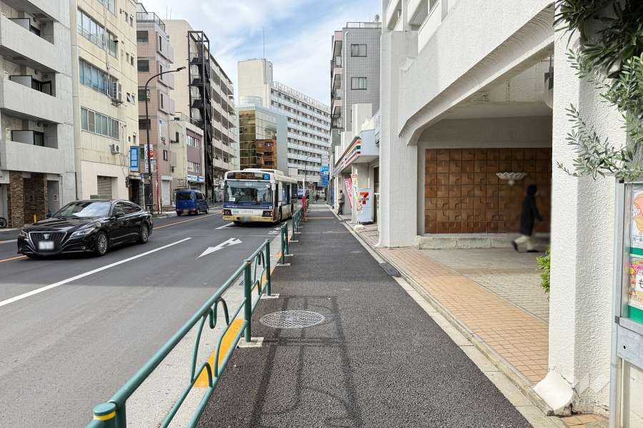 敷地南側の前面道路