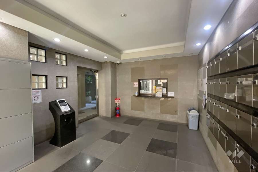 エントランスはオートロック付きです。