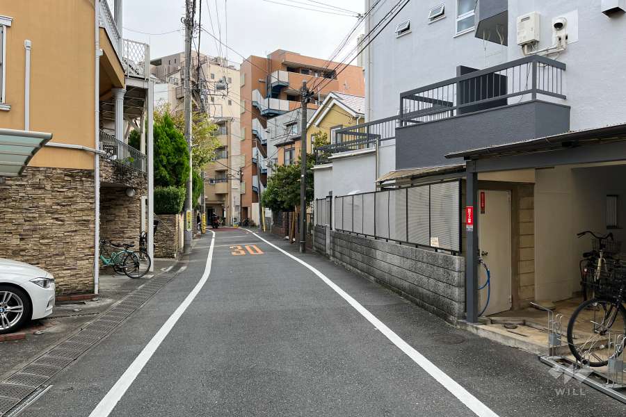 敷地北東側の前面道路