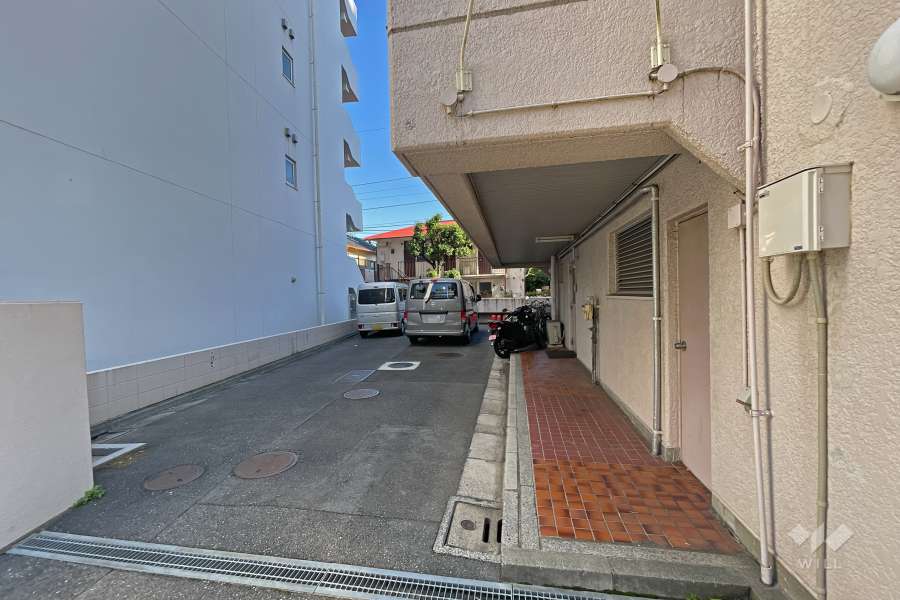 駐車場の出入り口