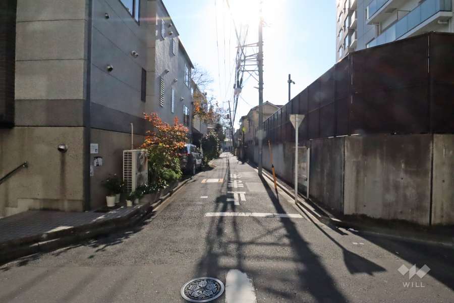 敷地東側の前面道路