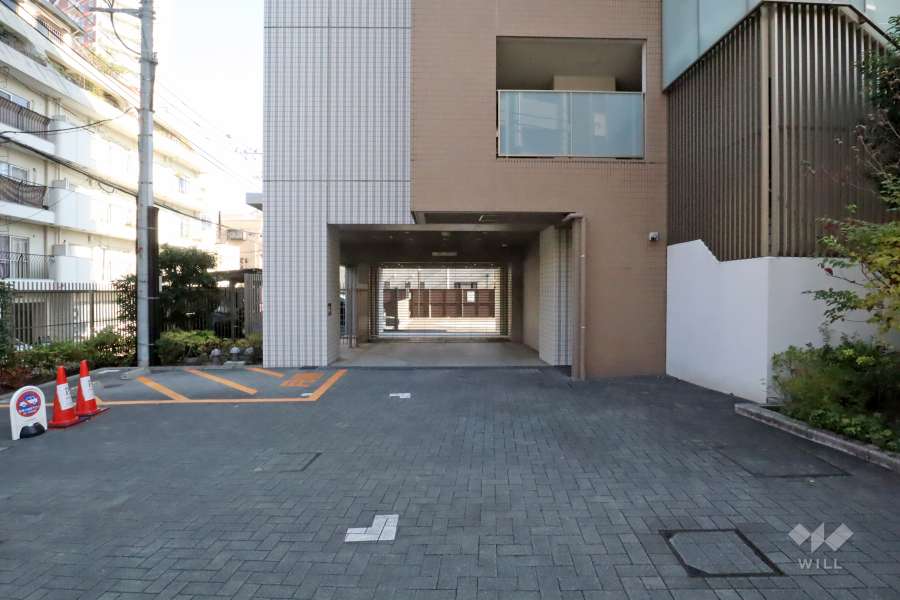 駐車場の出入り口（リングシャッター付き）
