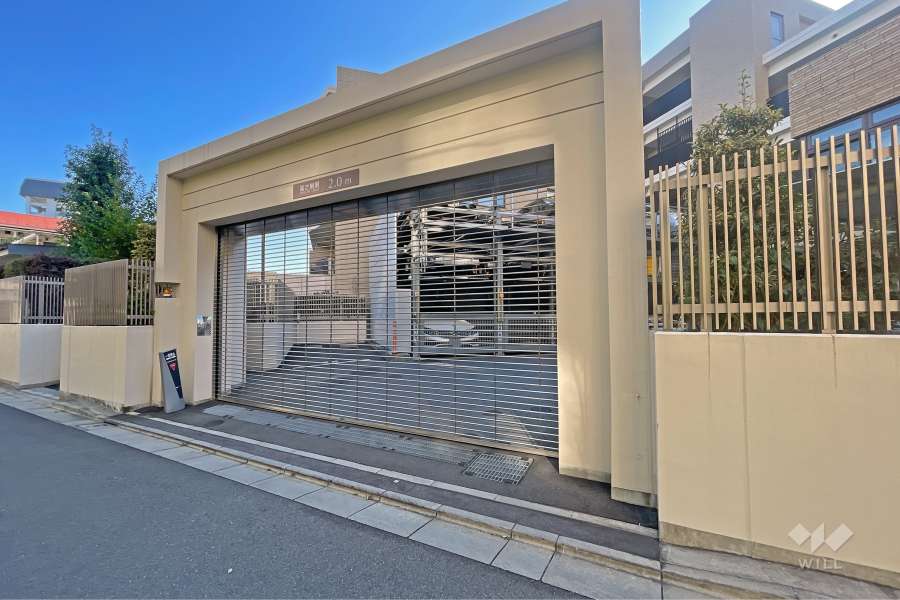 駐車場の出入り口（リングシャッター付き）