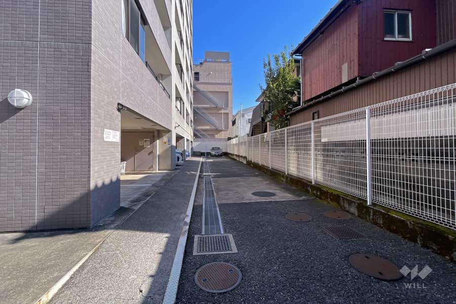 駐車場の出入り口