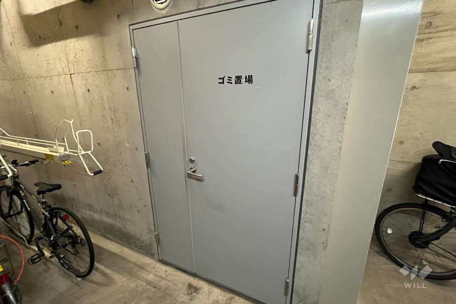 ゴミ置き場入り口