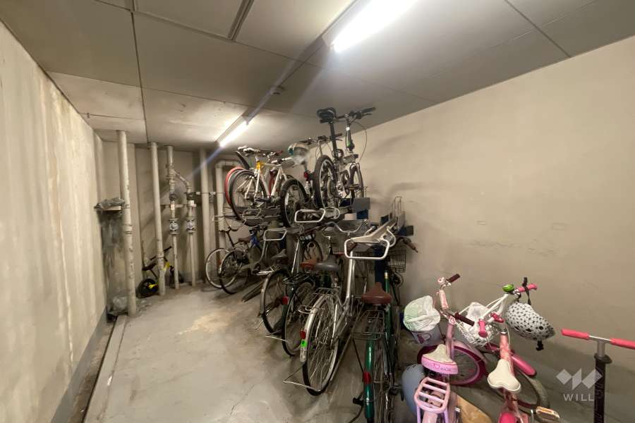 屋内に設けられた駐輪場
