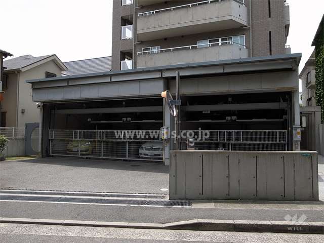 敷地内駐車場（屋根付きの機械式）