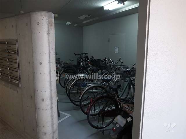 エントランス横にある駐輪場（屋内）