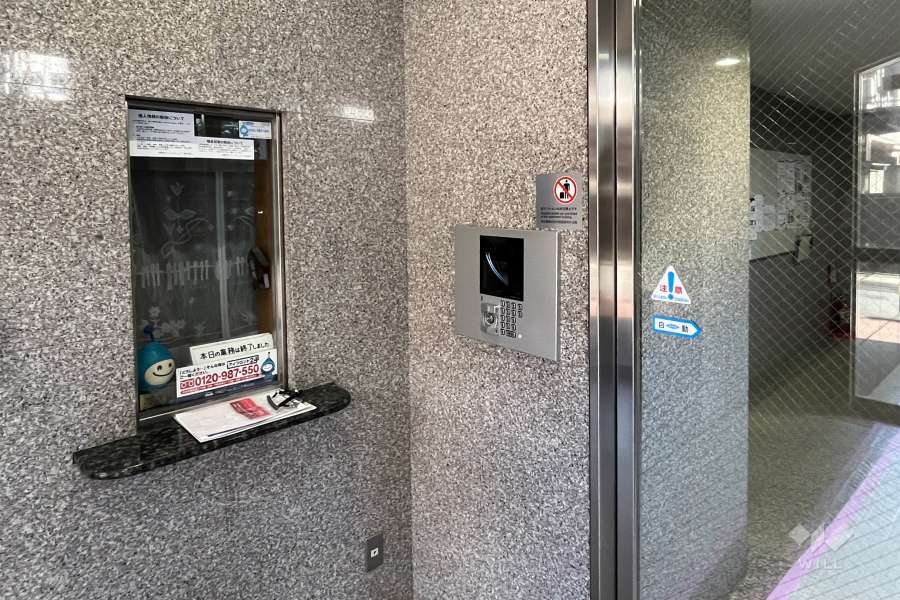 エントランスはオートロック付きです。