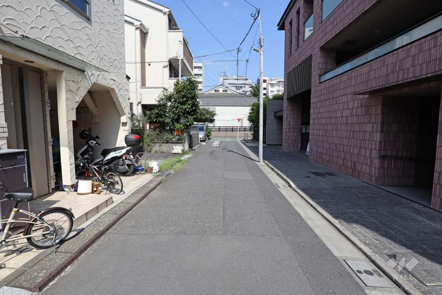 敷地北側の前面道路