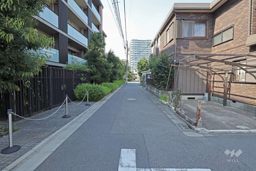 敷地東側の前面道路