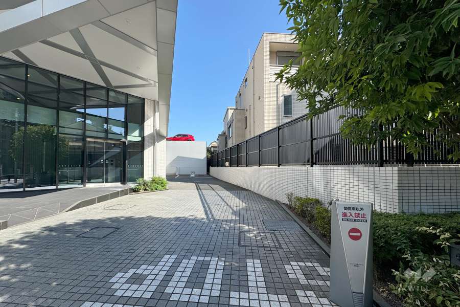 駐車場の出入り口　