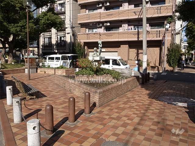 敷地の南側にある小さな広場