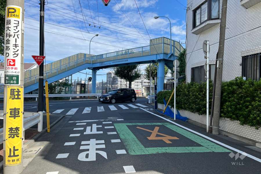 敷地西側の前面道路　