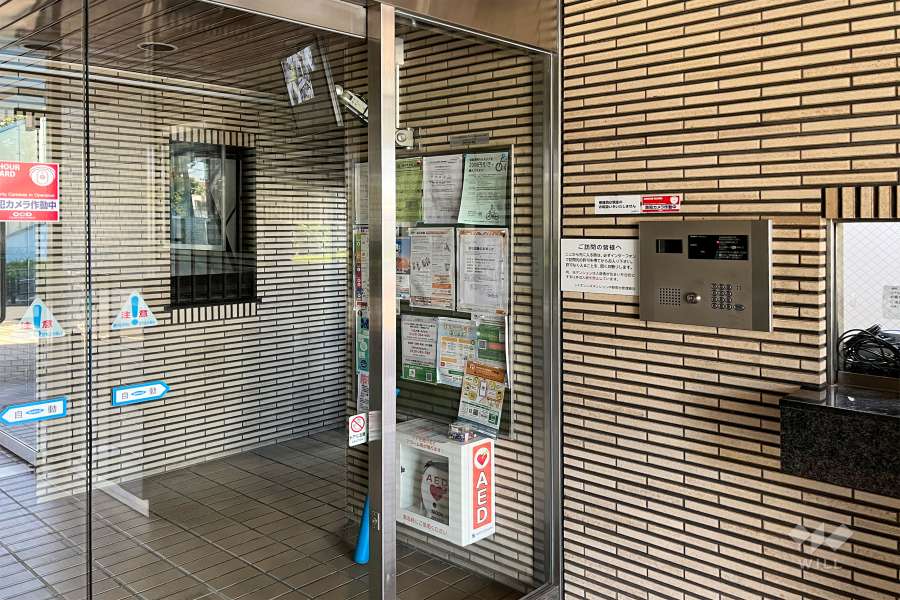 エントランスはオートロック付きです。