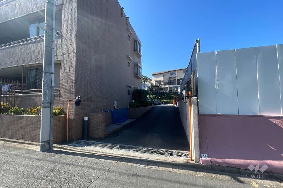 駐車場の出入り口