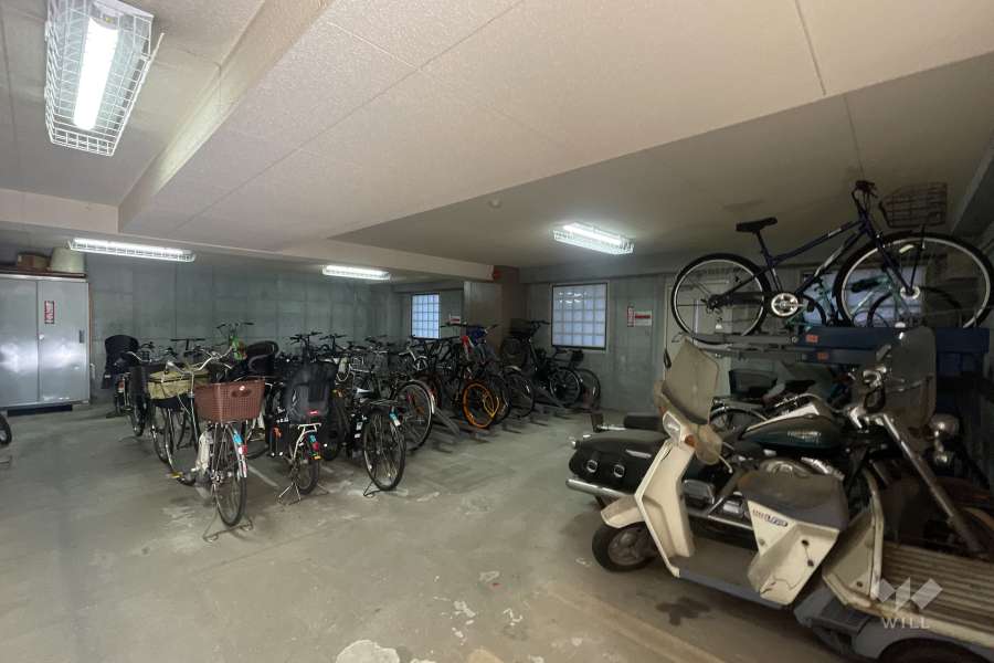 屋内に設けられた駐輪場