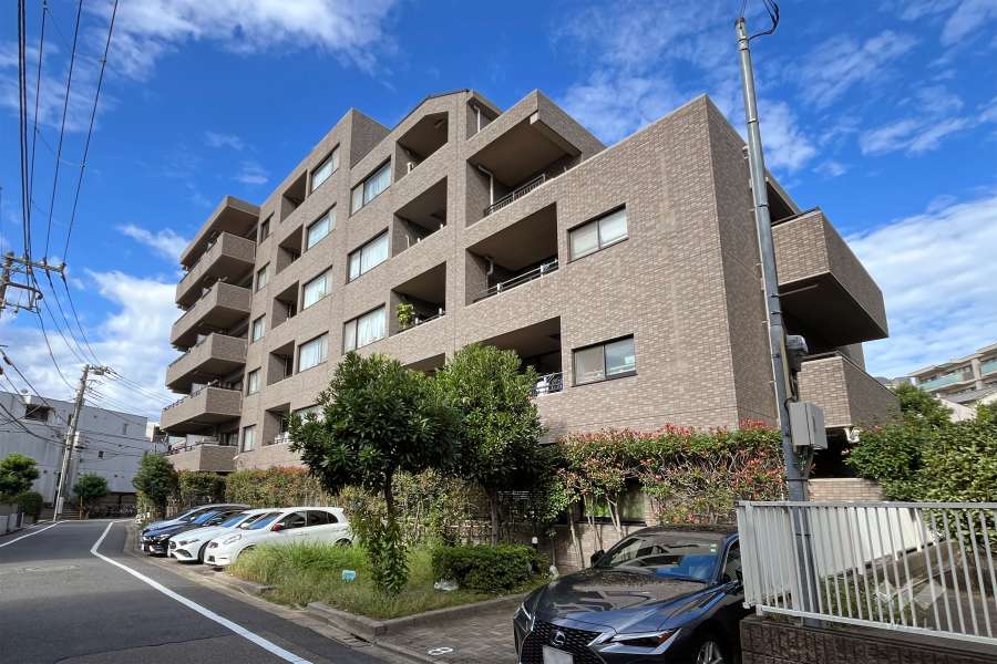 サーパス方南町の外観（南東側から）