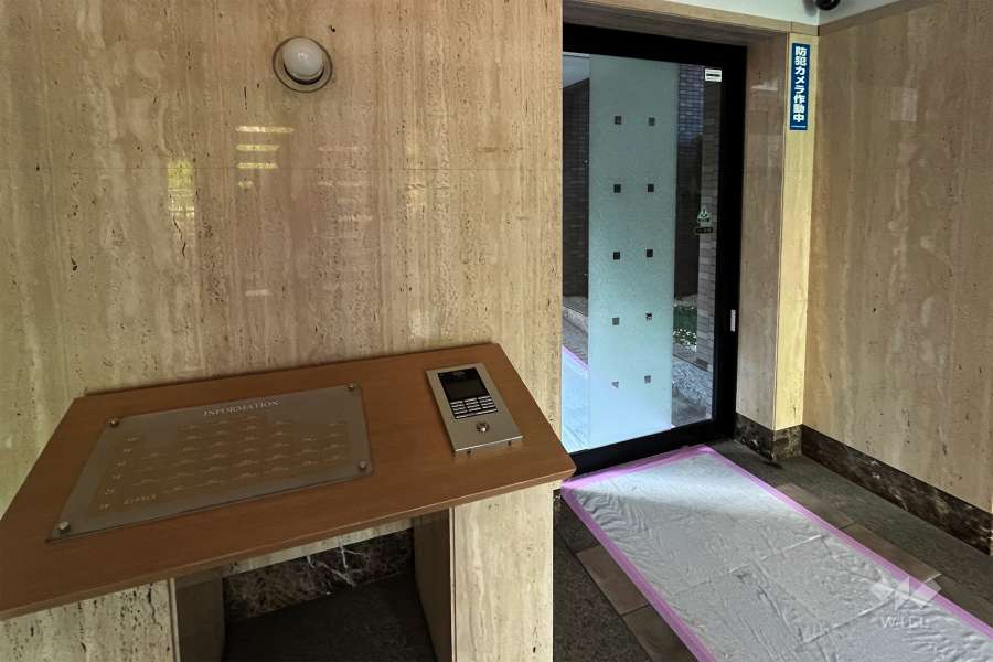 エントランスはオートロック付きです。