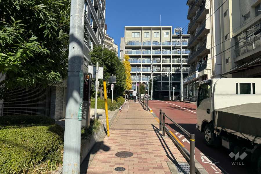 敷地東側の前面道路