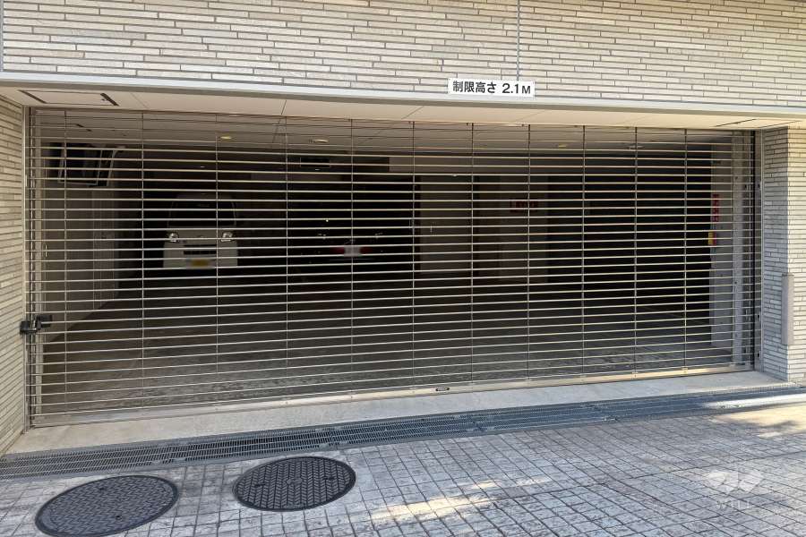 駐車場の出入り口（リングシャッター付き）