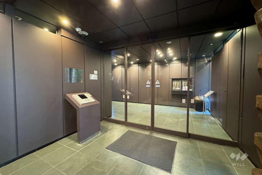 エントランスはオートロック付きです。