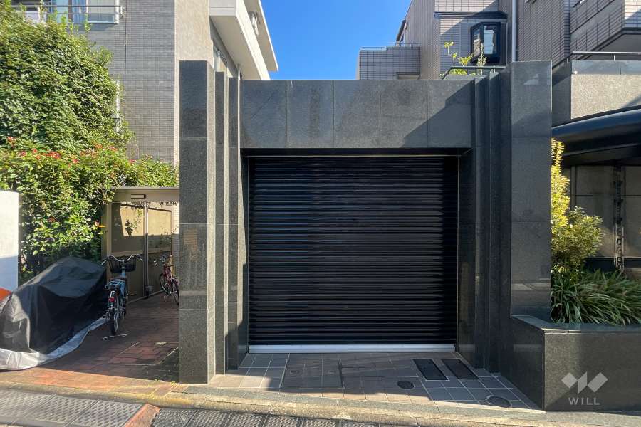 駐車場の出入り口（リングシャッター付き）