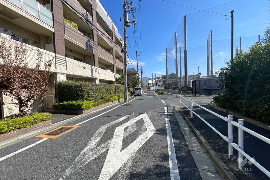 敷地南側の前面道路