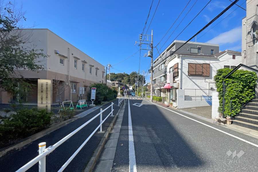 敷地南側の前面道路　　