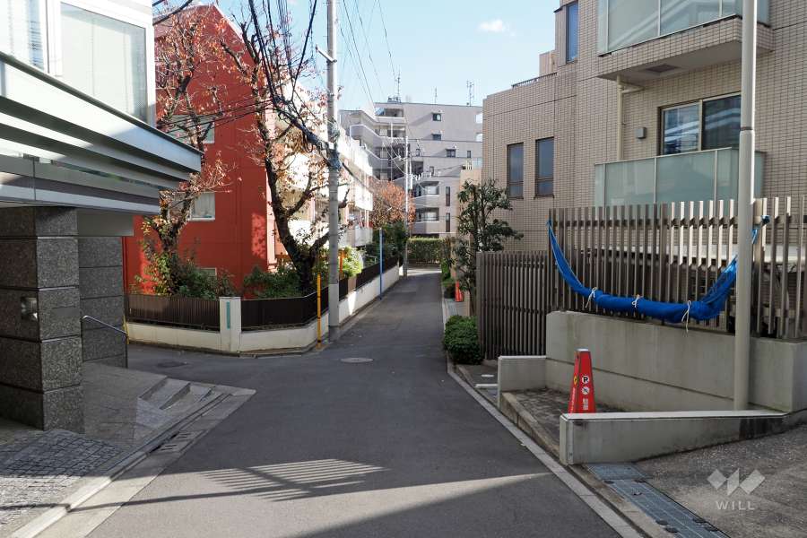 敷地北東側の前面道路
