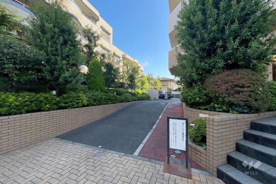 駐車場の出入り口