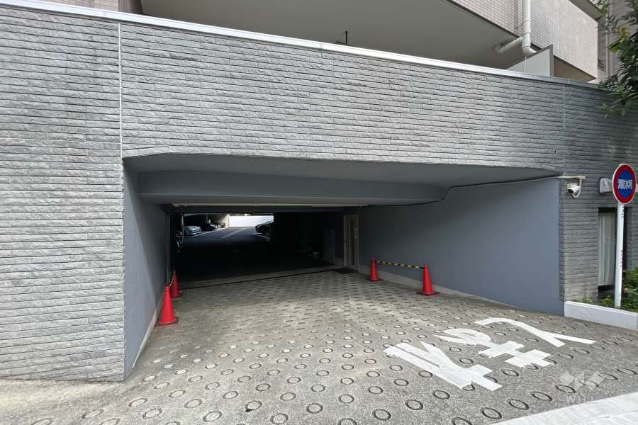 駐車場出入り口