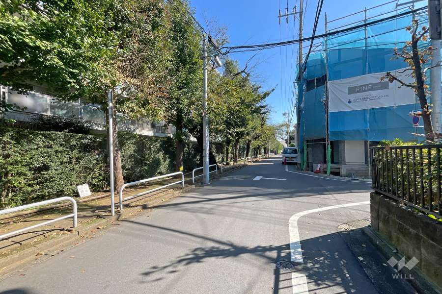 敷地南側の前面道路