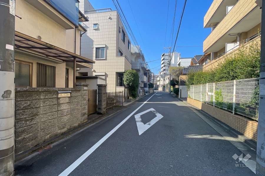 敷地北側の前面道路