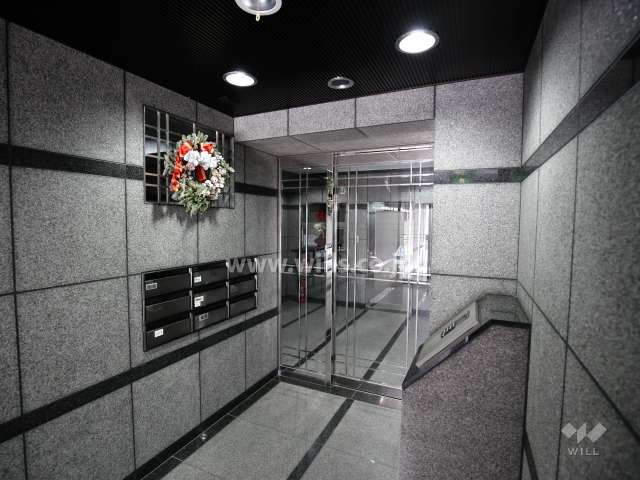 エントランスはオートロック付きです。