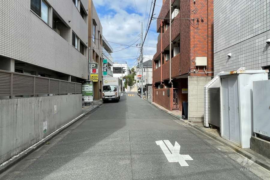 敷地東側の前面道路