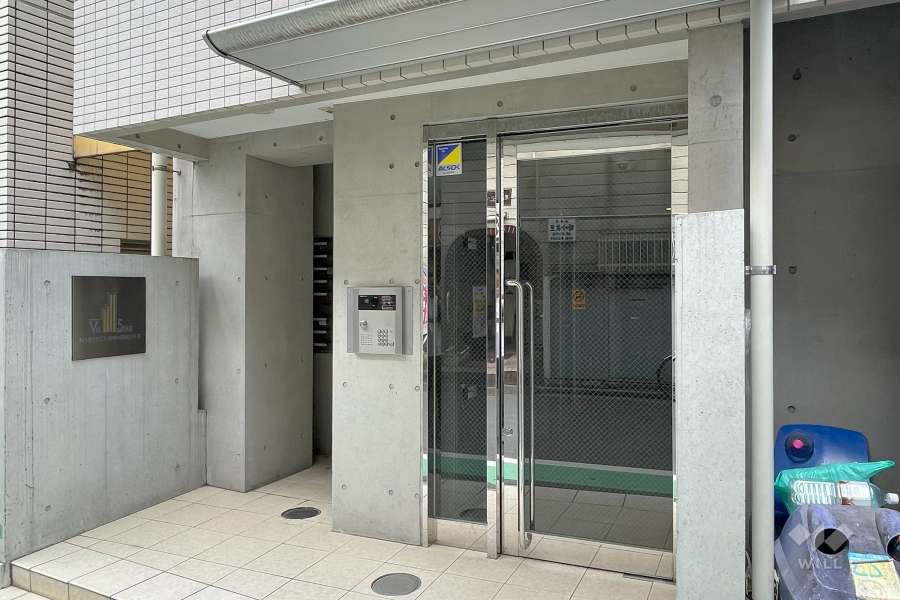 エントランスはオートロック付きです。