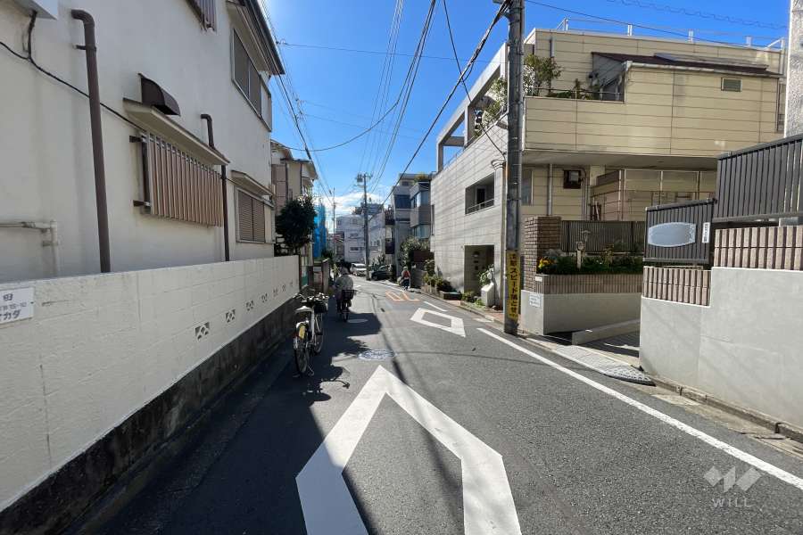 敷地東側の前面道路　
