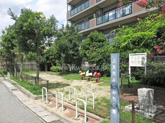 敷地に隣接して『上大市あおぞら公園』があります。