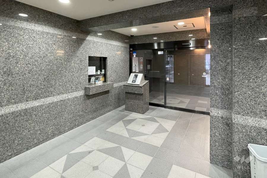 エントランスはオートロック付きです。